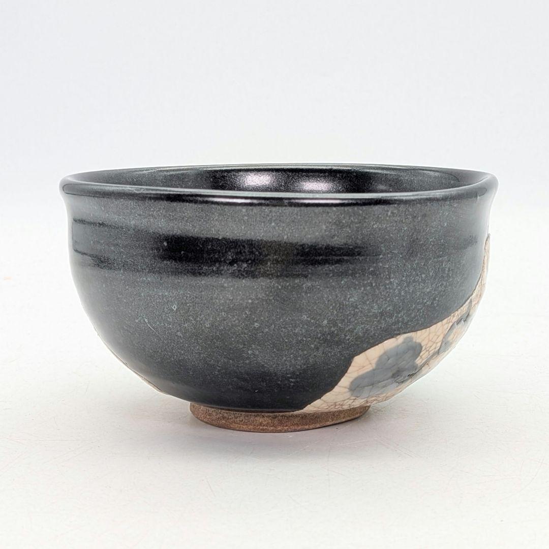 Kuro-Oribe Chawan by Mizuno Juzan — Black and Shino Two-Zone Matcha Bowl, Tomobako