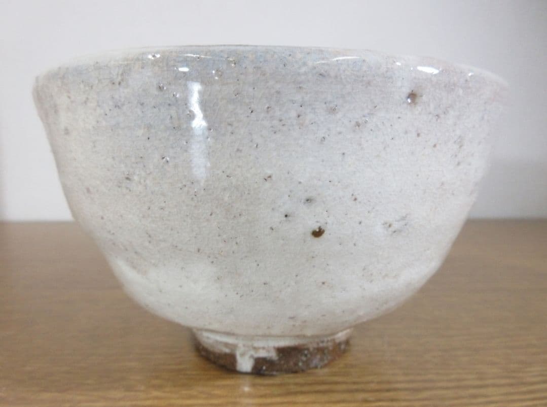 12th Tahara Tobei Hagi Tea Bowl - Warm White Chawan with Signed Box and Cloth