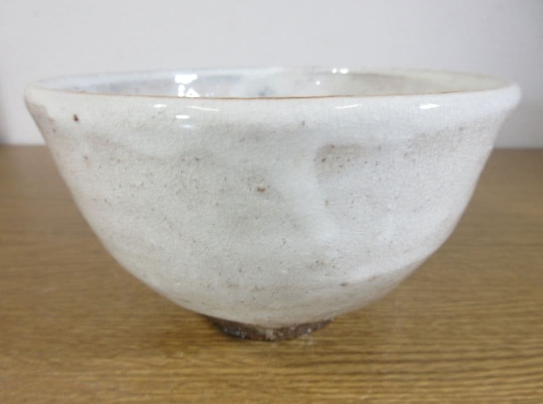 12th Tahara Tobei Hagi Tea Bowl - Warm White Chawan with Signed Box and Cloth
