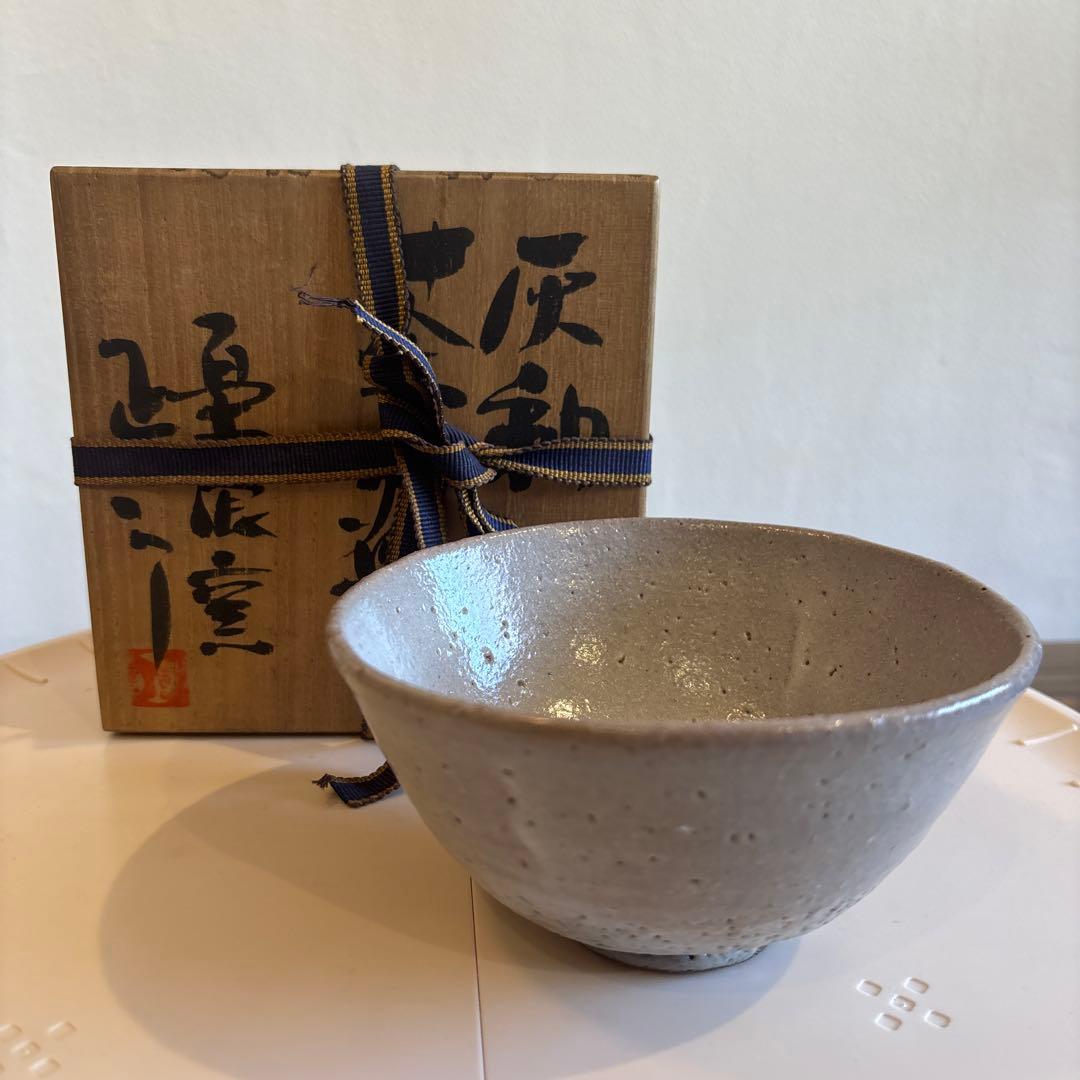 Oka Shoichiro Ash Glaze Ido Chawan Rakuro Kiln — Gray-Green Hai-yu Tea Bowl w/ Tomobako