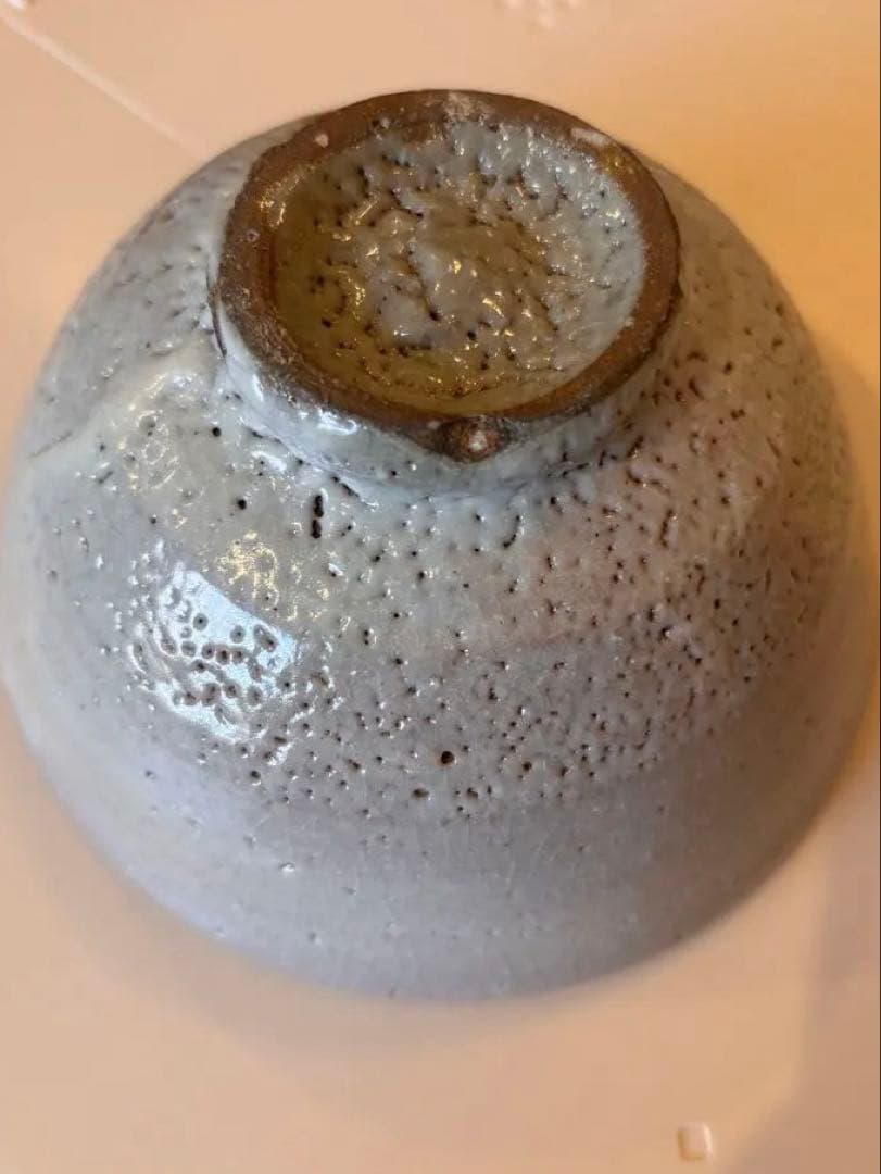 Oka Shoichiro Ash Glaze Ido Chawan Rakuro Kiln — Gray-Green Hai-yu Tea Bowl w/ Tomobako