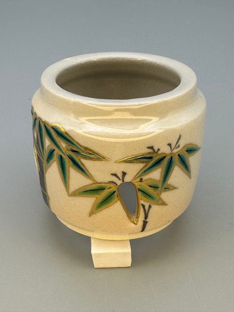 Bamboo Futaoki Lid Rest by Makuzu Kosai — Kyoto Kinrande Porcelain Tea Ceremony Utensil