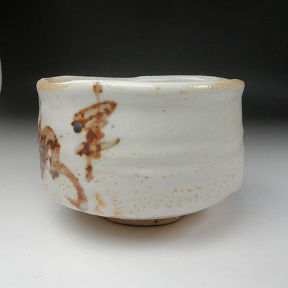Shino Ware Tea Bowl by Tanaka Genya - Kikuizumi Kiln E-Shino Chawan with Signed Box