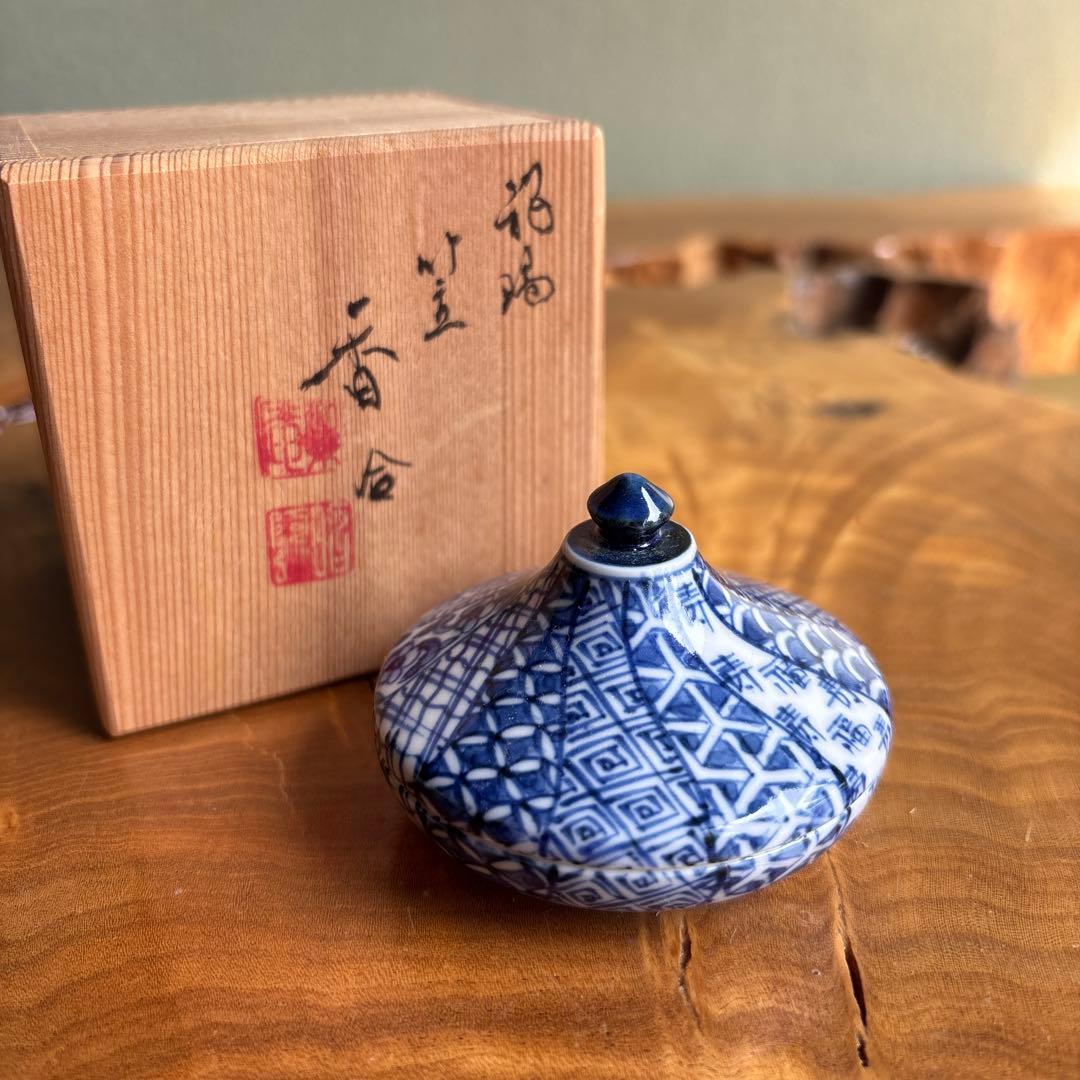 Umbrella Kogo Incense Box by Takano Shōami — Sometsuke Blue White Kyoto Ware with Tomobako