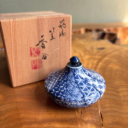 Umbrella Kogo Incense Box by Takano Shōami — Sometsuke Blue White Kyoto Ware with Tomobako