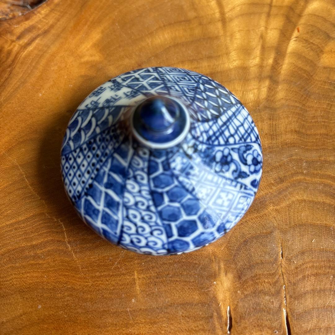 Umbrella Kogo Incense Box by Takano Shōami — Sometsuke Blue White Kyoto Ware with Tomobako