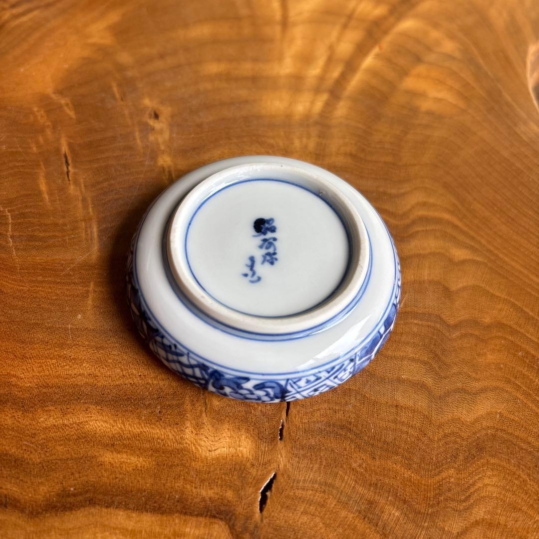 Umbrella Kogo Incense Box by Takano Shōami — Sometsuke Blue White Kyoto Ware with Tomobako