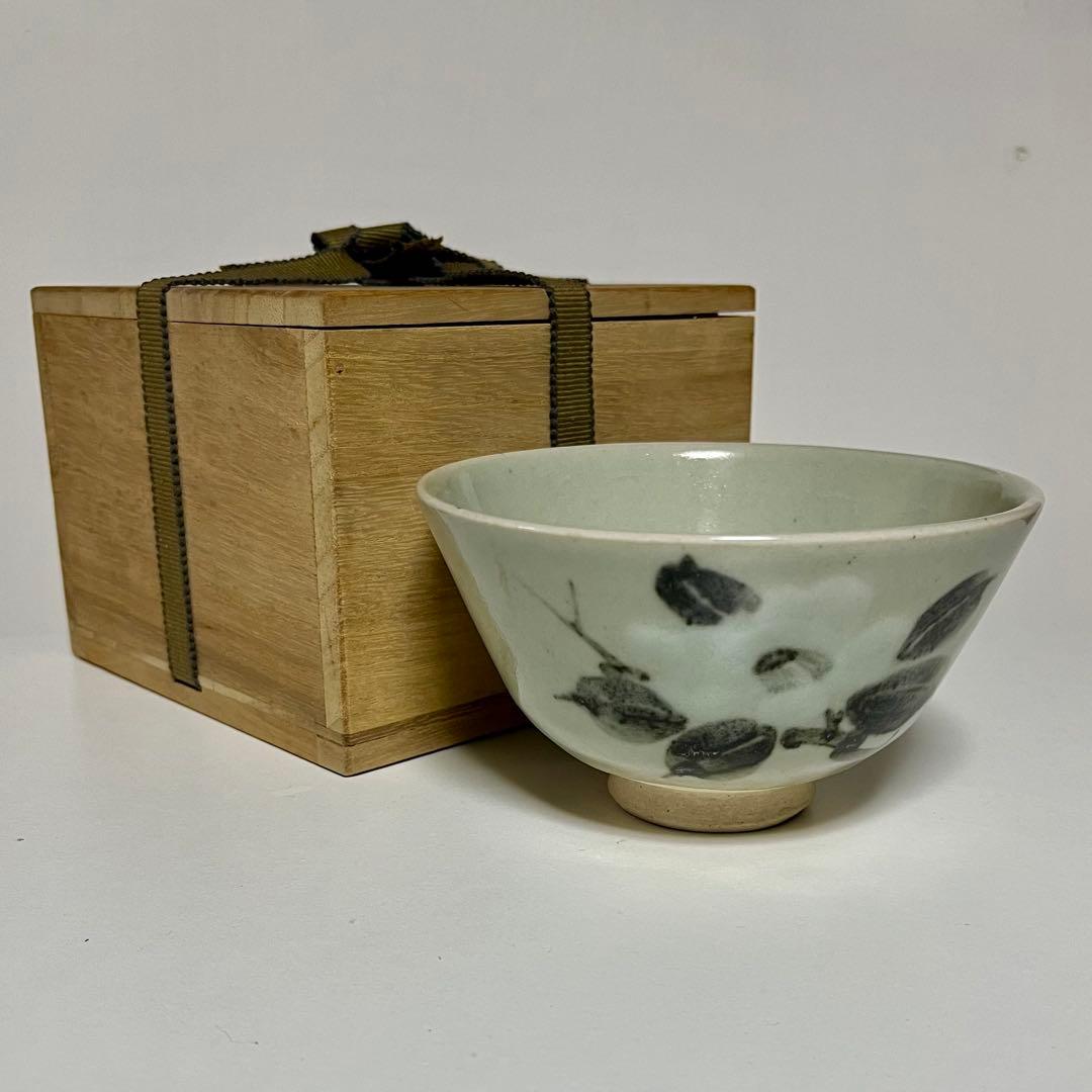 Izushi Porcelain Matcha Bowl by Housen Kiln — Blue-Grey Leaf Motif, Signed Wood Box