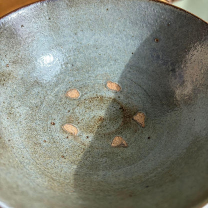 Koyama Kihei Ido-Gata Matcha Tea Bowl — Wide Well-Type Form, Warm Grey Glaze, Signed Box
