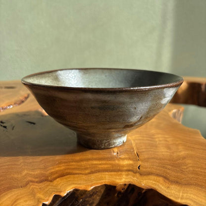 Koyama Kihei Ido-Gata Matcha Tea Bowl — Wide Well-Type Form, Warm Grey Glaze, Signed Box