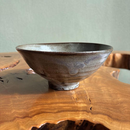 Koyama Kihei Ido-Gata Matcha Tea Bowl — Wide Well-Type Form, Warm Grey Glaze, Signed Box