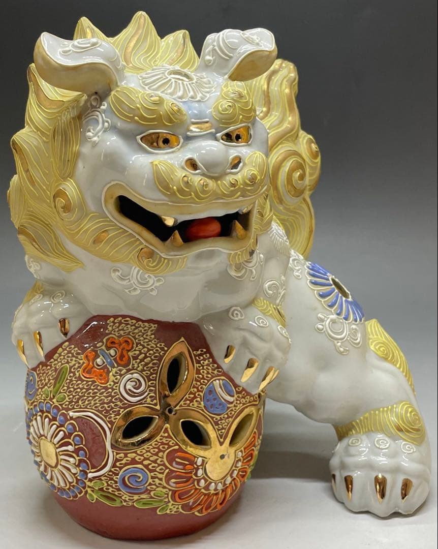 Kutani White Shishi Guardian Lion on Temari Ball | Gold Overglaze Enamel Figurine