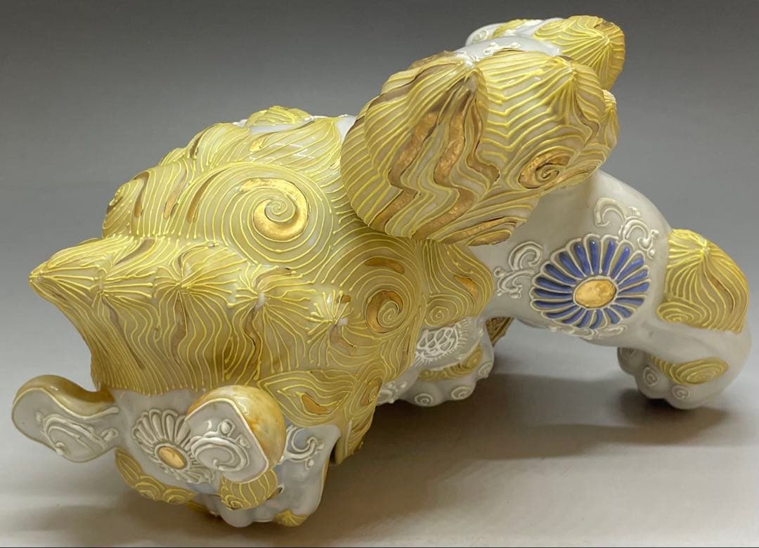 Kutani White Shishi Guardian Lion on Temari Ball | Gold Overglaze Enamel Figurine