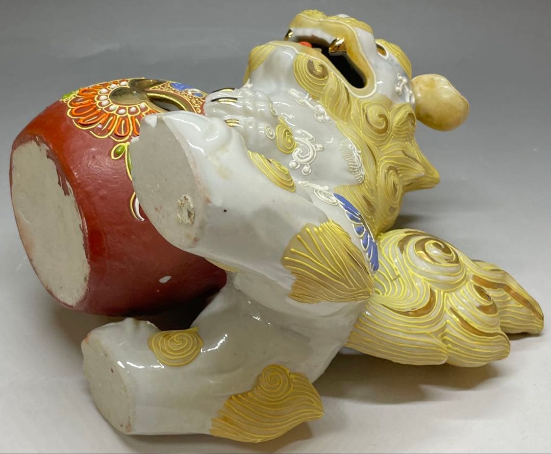 Kutani White Shishi Guardian Lion on Temari Ball | Gold Overglaze Enamel Figurine