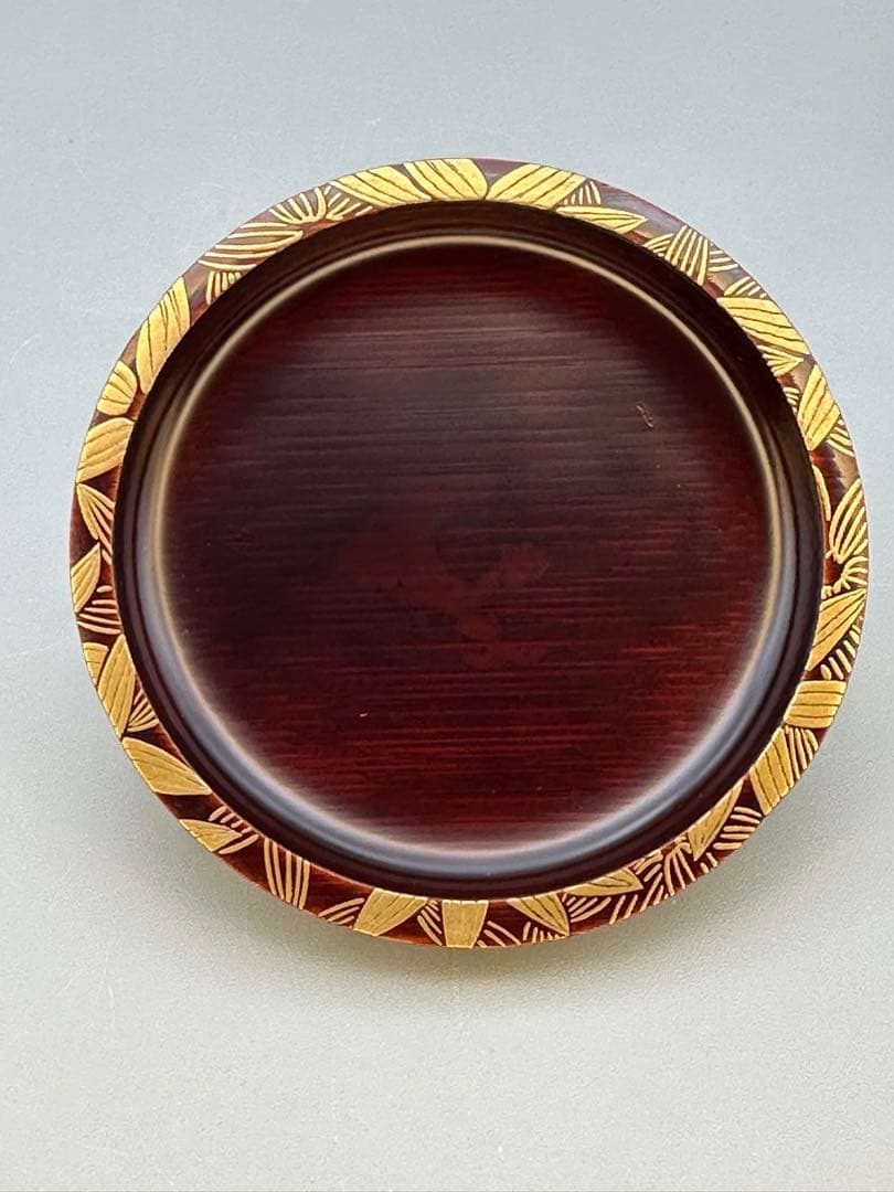 Kyoto Lacquer Kogo Incense Container by Suzuki Kounyu - Hajiki Chestnut Form with Gold Maki-e Leaf Tray - Signed Tomobako Tea Ceremony Tool