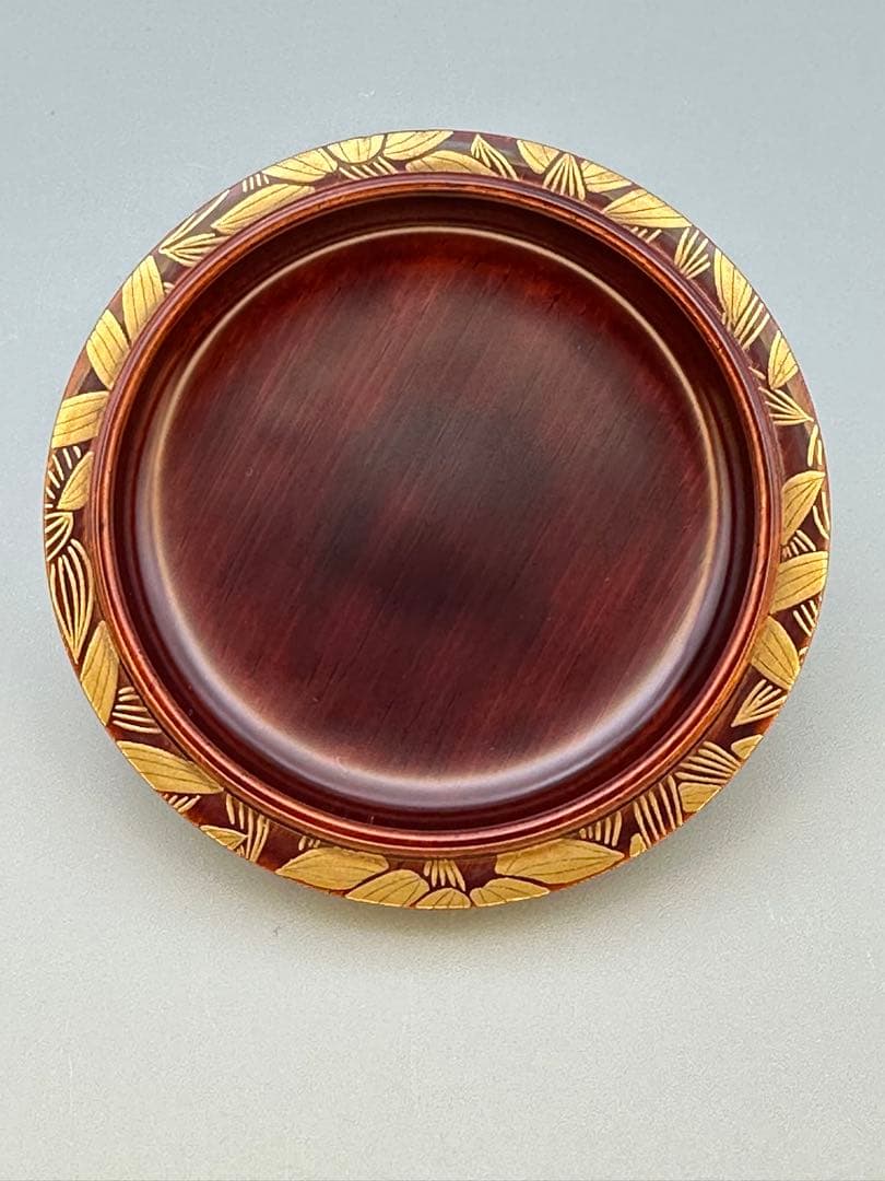Kyoto Lacquer Kogo Incense Container by Suzuki Kounyu - Hajiki Chestnut Form with Gold Maki-e Leaf Tray - Signed Tomobako Tea Ceremony Tool