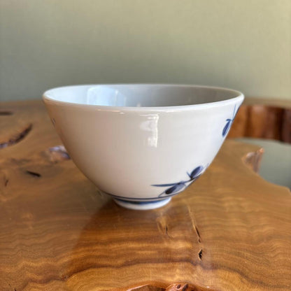 Sometsuke Plum Blossom Chawan — Yoshida Ryuzo, Konda Kiln, White Porcelain, Tomobako