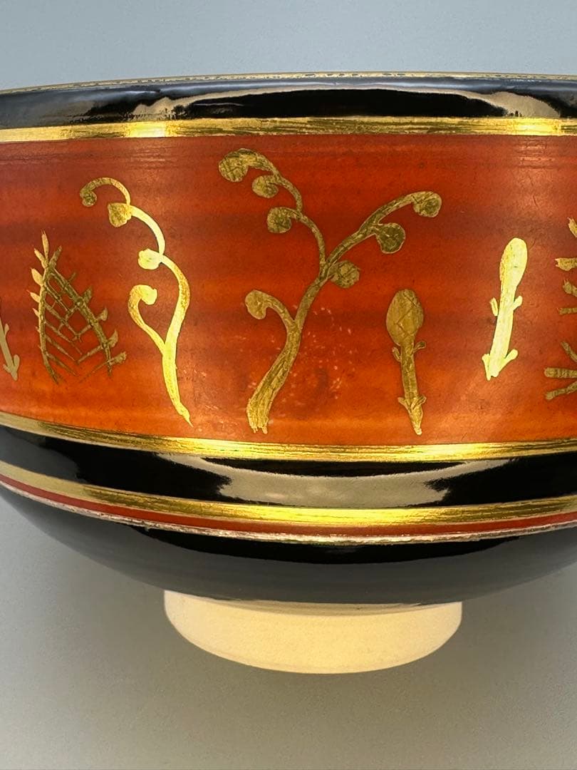 Kuroji Shunso Chawan by Miyagawa Kôrin — Black Ground Spring Grass Tea Bowl, Gold Rim, Wood Box