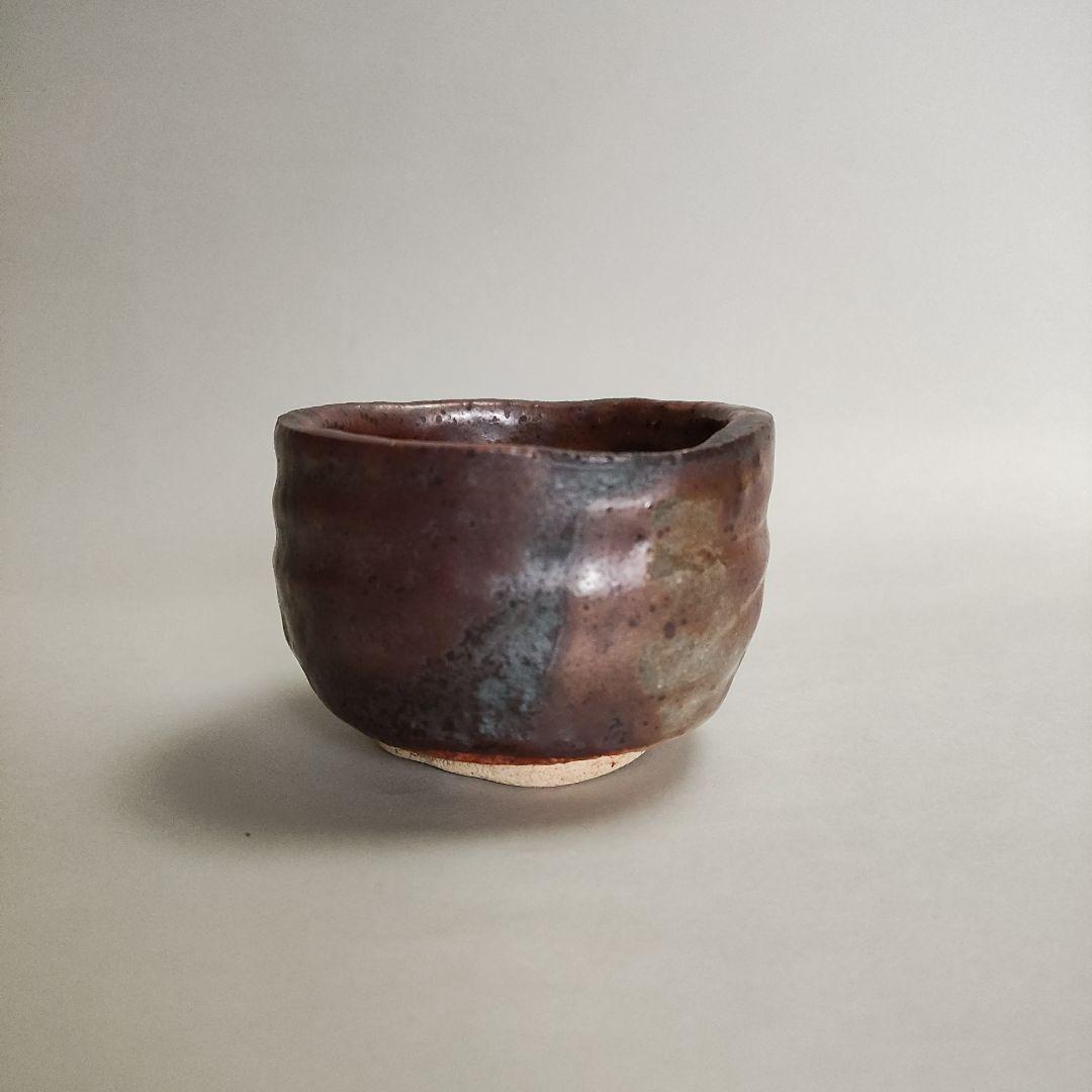 Hon'ami Mitsutaka Shino Guinomi - Iron Glaze Grass Motif Sake Cup with Signed Box