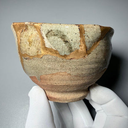 E-Karatsu Painted Chawan with Floral Kintsugi — Momoyama–Early Edo, Iemoto Provenance