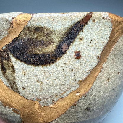 E-Karatsu Painted Chawan with Floral Kintsugi — Momoyama–Early Edo, Iemoto Provenance