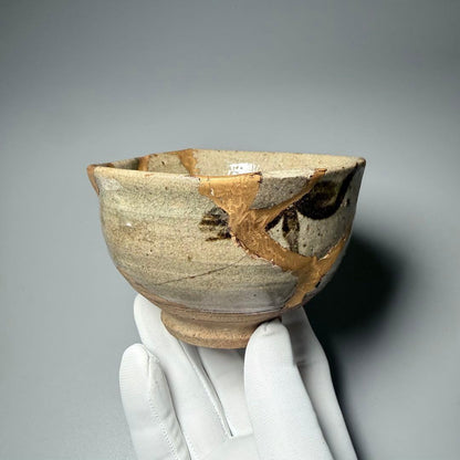 E-Karatsu Painted Chawan with Floral Kintsugi — Momoyama–Early Edo, Iemoto Provenance
