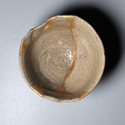 E-Karatsu Painted Chawan with Floral Kintsugi — Momoyama–Early Edo, Iemoto Provenance
