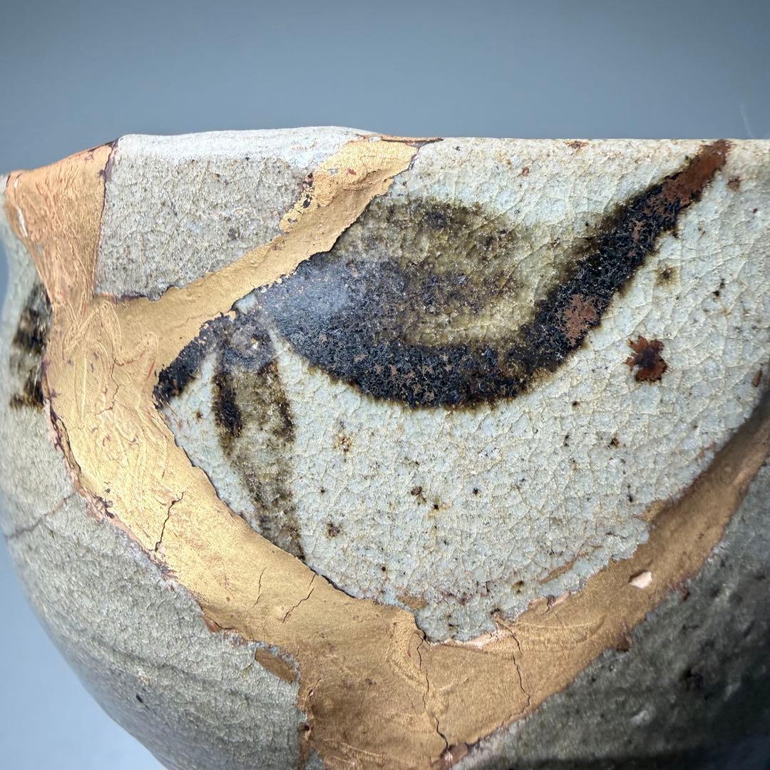 E-Karatsu Painted Chawan with Floral Kintsugi — Momoyama–Early Edo, Iemoto Provenance