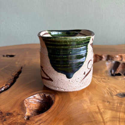 Oribe Cylindrical Tea Bowl | Tsutsu-Chawan with Iron-Painted Vine Motif and Green Rim