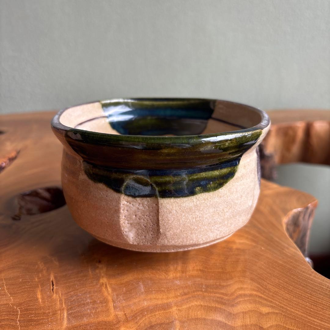 Oribe Chawan — Higashiyama, Iron Brush Grass Motif, Tomobako | Japanese Tea Bowl