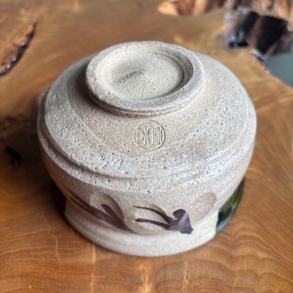 Oribe Chawan — Higashiyama, Iron Brush Grass Motif, Tomobako | Japanese Tea Bowl