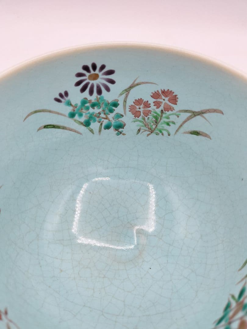 Four Seasons Floral Tea Bowl by Nakamura Ryōji — Ash Glaze, Overglaze Enamel, Kyoto Tradition