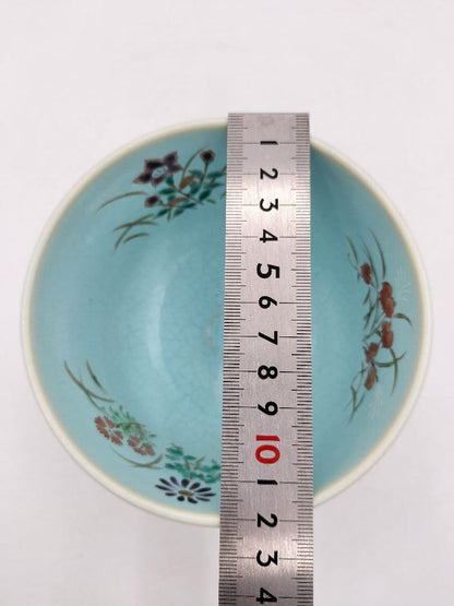 Four Seasons Floral Tea Bowl by Nakamura Ryōji — Ash Glaze, Overglaze Enamel, Kyoto Tradition