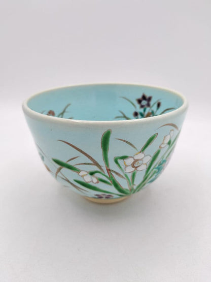 Four Seasons Floral Tea Bowl by Nakamura Ryōji — Ash Glaze, Overglaze Enamel, Kyoto Tradition