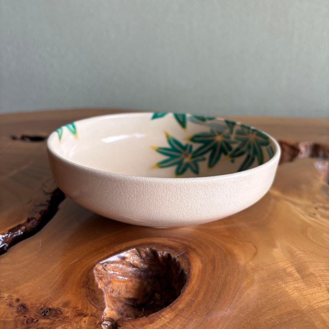 Akatsuki Kiln Kyo-Yaki Flat Hirawan with Green Maple and Flowing Water on Crackled Glaze