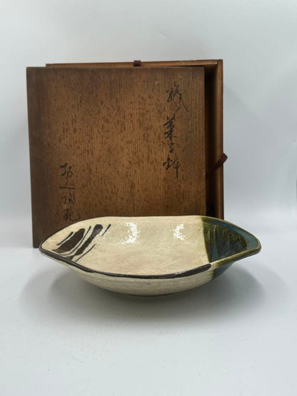 Oribe Ware Confectionery Bowl — Boat-Form with Copper Green Glaze and Iron Grass Brushwork, Tomobako
