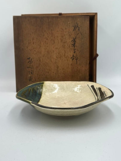 Oribe Ware Confectionery Bowl — Boat-Form with Copper Green Glaze and Iron Grass Brushwork, Tomobako