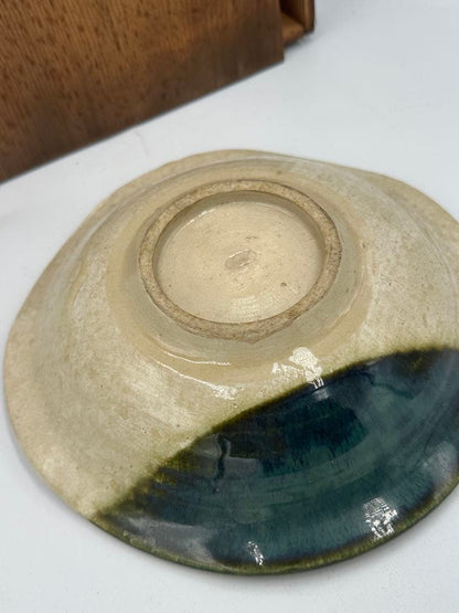 Oribe Ware Confectionery Bowl — Boat-Form with Copper Green Glaze and Iron Grass Brushwork, Tomobako
