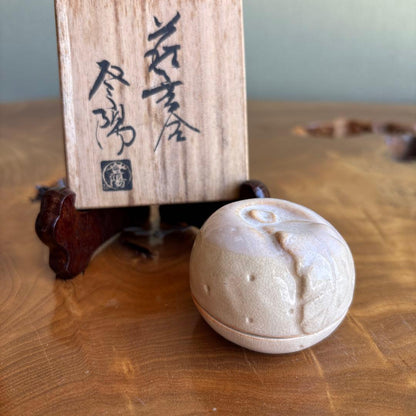 Tamura Toyo Hagi Ware Kogo Incense Container — Fruit Form, Tomobako | 玉村登陽造 萩焼香合