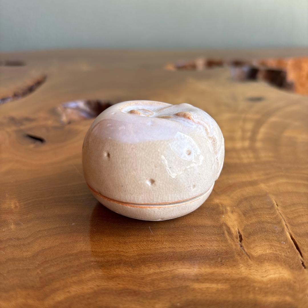 Tamura Toyo Hagi Ware Kogo Incense Container — Fruit Form, Tomobako | 玉村登陽造 萩焼香合