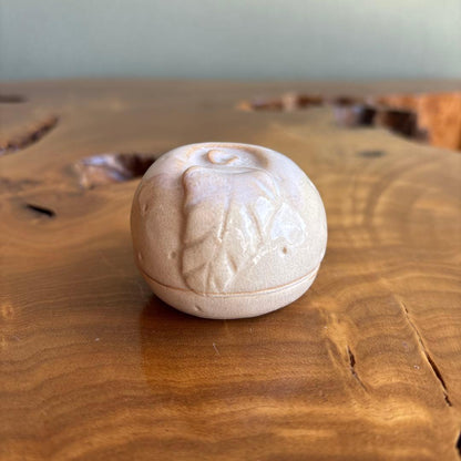 Tamura Toyo Hagi Ware Kogo Incense Container — Fruit Form, Tomobako | 玉村登陽造 萩焼香合