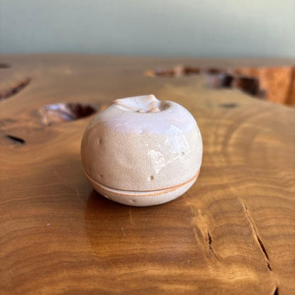Tamura Toyo Hagi Ware Kogo Incense Container — Fruit Form, Tomobako | 玉村登陽造 萩焼香合
