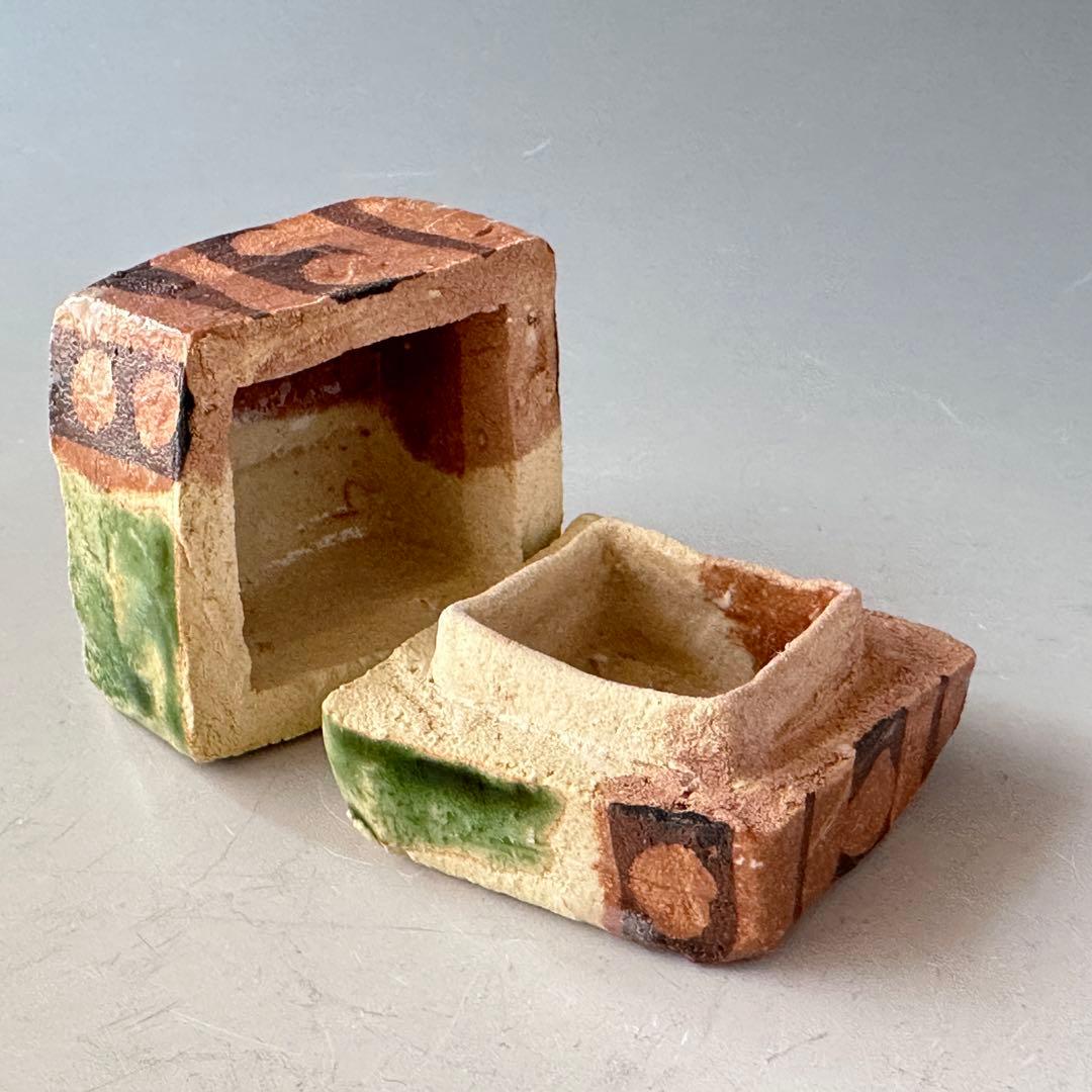 Narumi Oribe Incense Container by Motomura Sachi — Gesshin Kiln Kogo