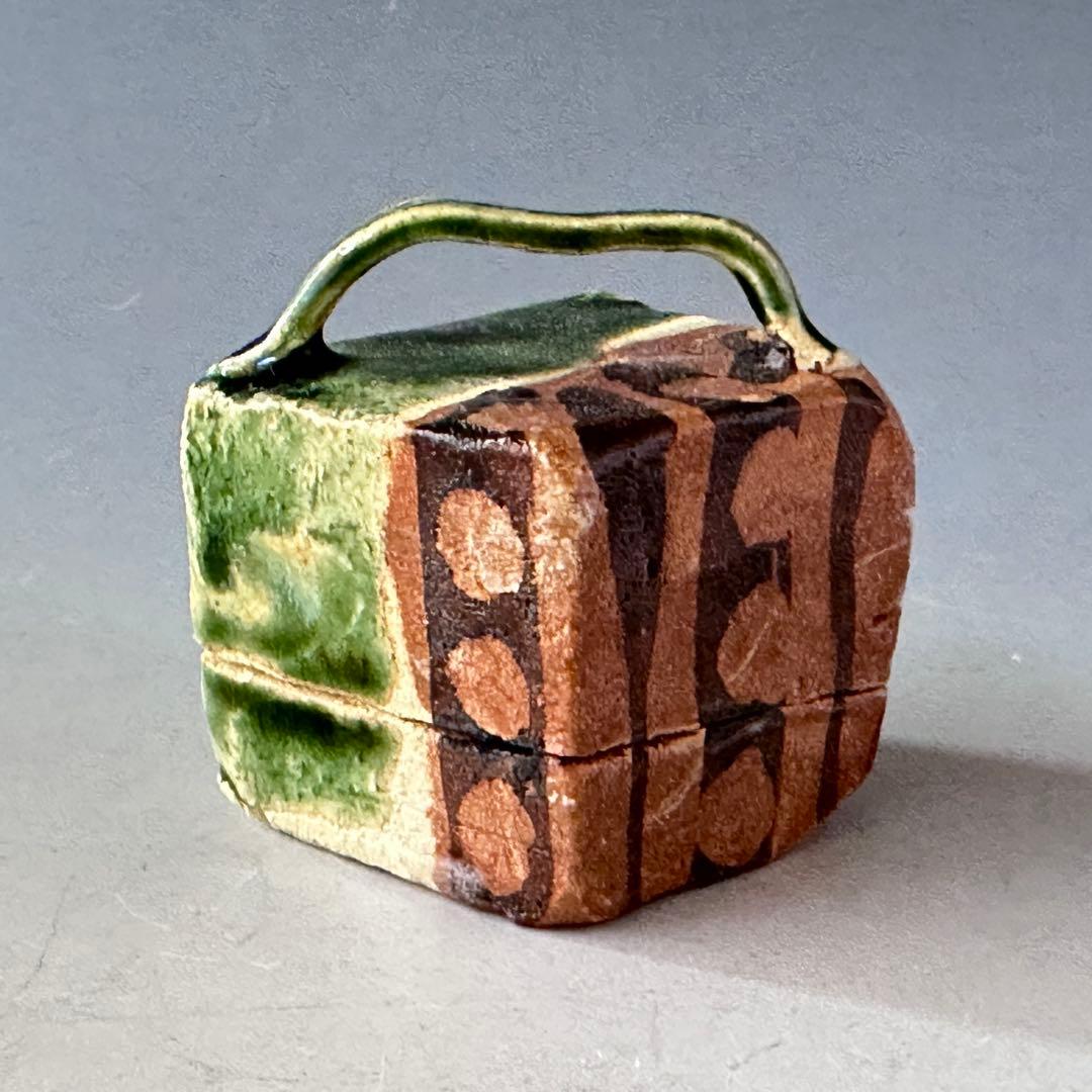Narumi Oribe Incense Container by Motomura Sachi — Gesshin Kiln Kogo
