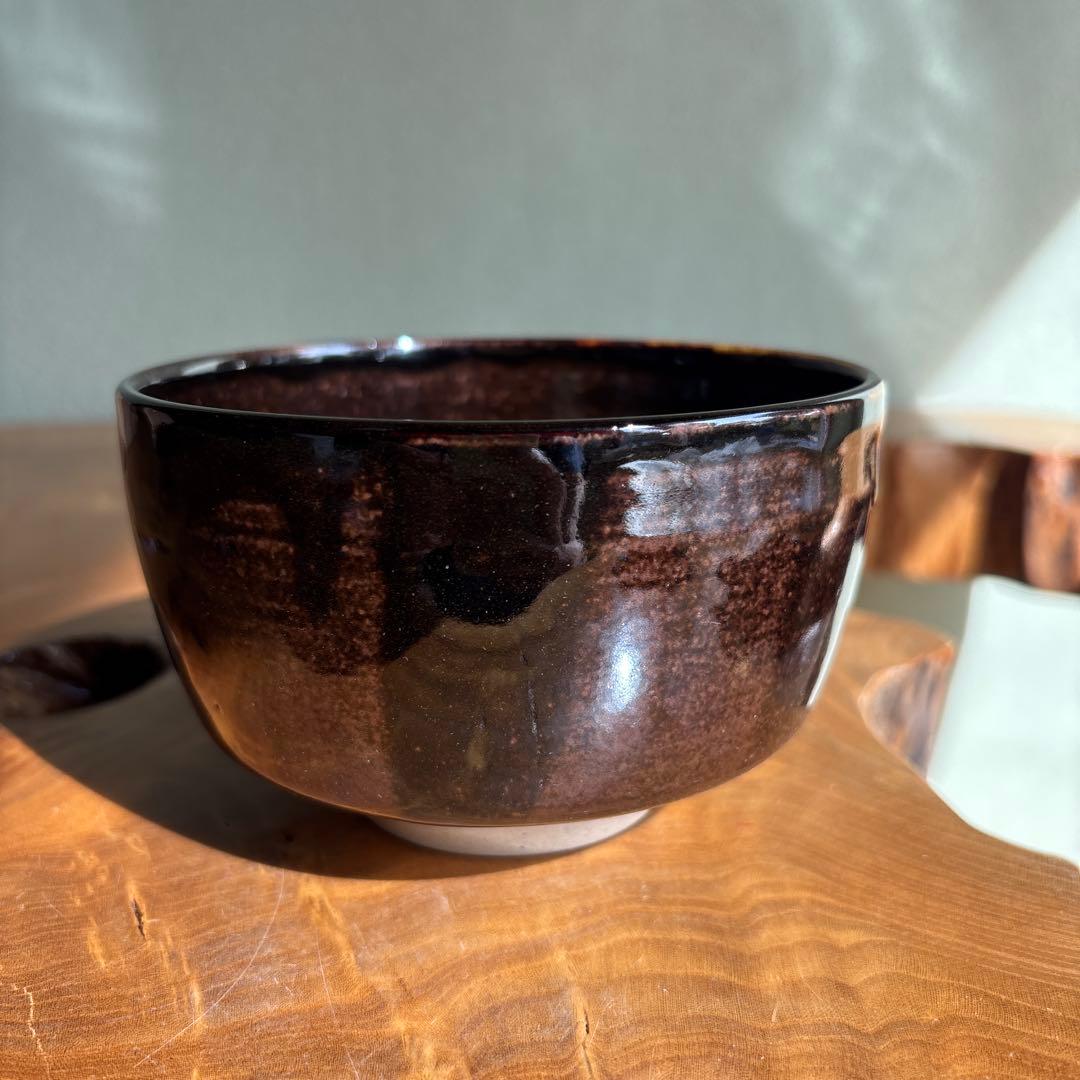 Zeze Ware Faceted Matcha Bowl by Yokaien — Amber Glaze with Milky Drips, Signed Wooden Box