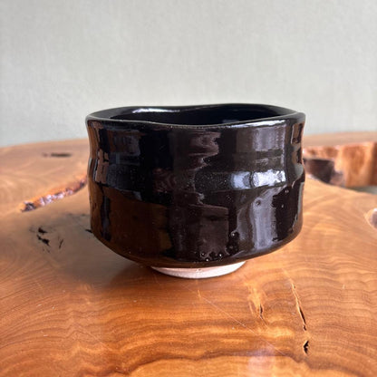 Kuro-Oribe Tea Bowl by Shunsou - Black and White Oribe Chawan with Iron-Painted Flower Motif and Signed Box