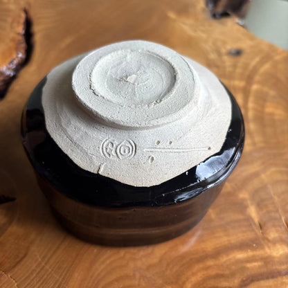 Kuro-Oribe Tea Bowl by Shunsou - Black and White Oribe Chawan with Iron-Painted Flower Motif and Signed Box