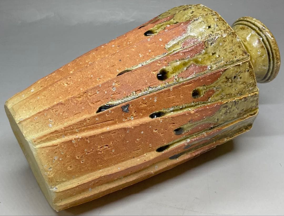 Shigaraki Faceted Flower Vase by Takahashi Rakusai — Natural Ash Glaze, Signed Box