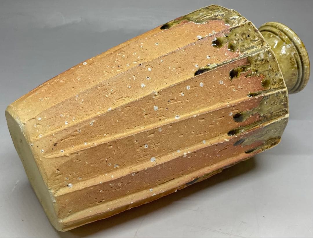 Shigaraki Faceted Flower Vase by Takahashi Rakusai — Natural Ash Glaze, Signed Box