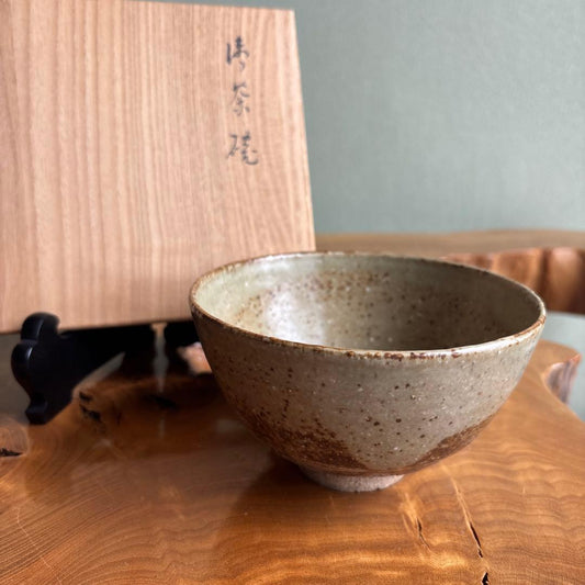Artist-Signed Karatsu-Style Chawan Tea Bowl Inscribed 'Kiyoshi', Signed Box